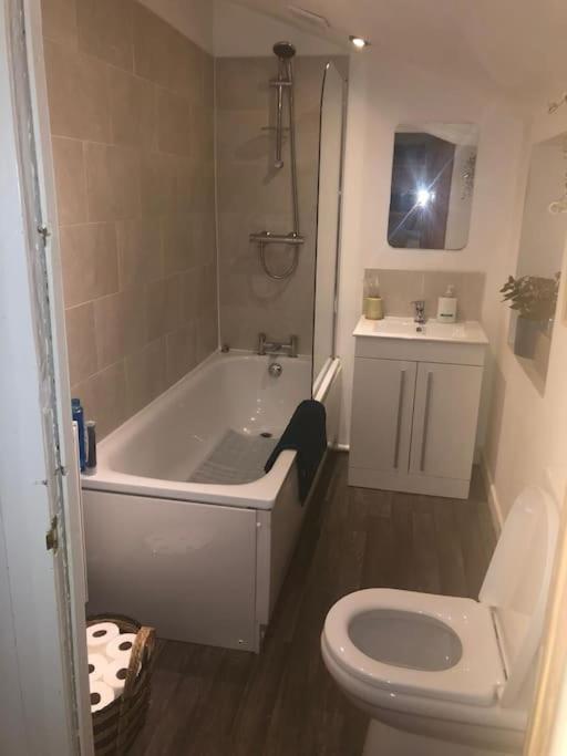 Just The Splott! Sleeps 6, 8 Mins To Stadium. Cardiff Exterior photo