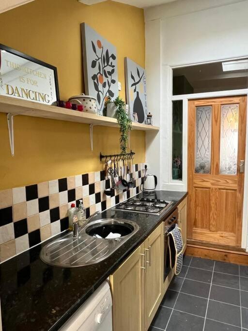 Just The Splott! Sleeps 6, 8 Mins To Stadium. Cardiff Exterior photo